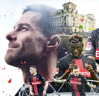 法比奥前场反抢搂抱马纳法，被马宁出示黄牌警告